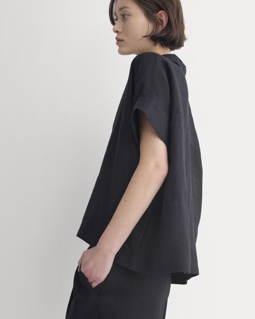 The Boxy Shirt in Linen | Black