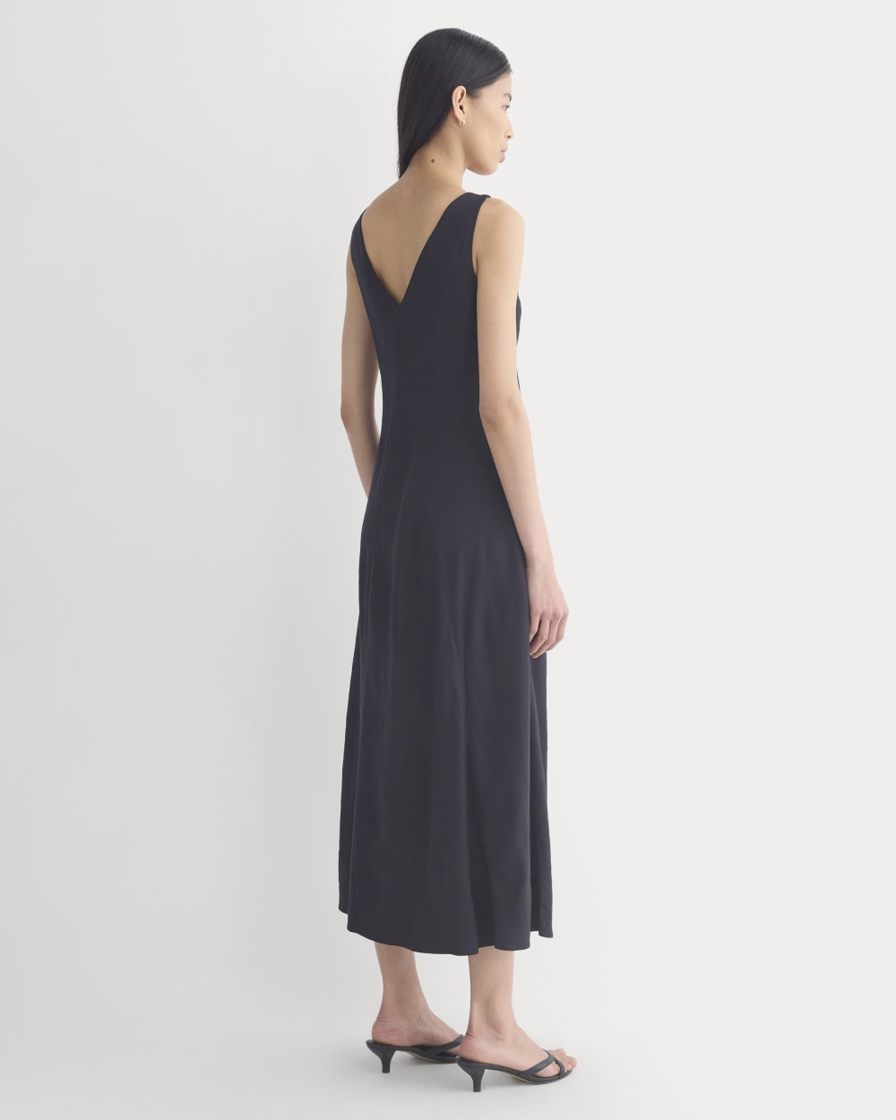 Deep V Seamed Dress in Stretch Linen | Black